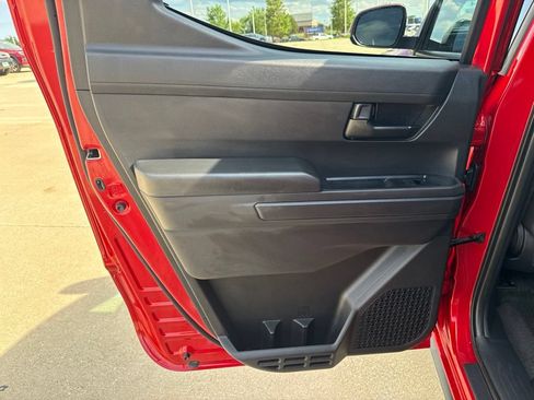 Certified 2025 Toyota Tacoma SR5 AWD/4WD image 18