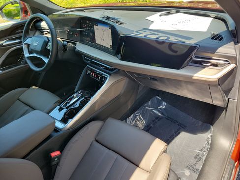 Used 2025 Audi Q5 Premium Plus w/ Premium Plus image 11