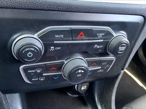 Used 2022 Dodge Charger SXT image 31