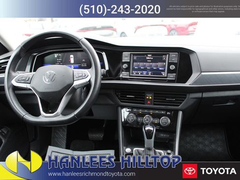 Used 2023 Volkswagen Jetta SE image 17