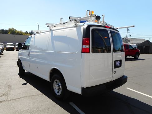 Used 2016 Chevrolet Express 2500 RWD image 8