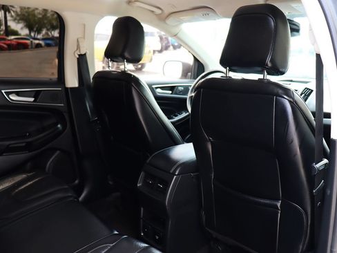 Used 2020 Ford Edge Titanium FWD image 29
