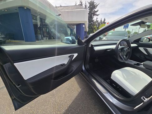 Used 2021 Tesla Model 3 Standard Range Plus RWD image 21