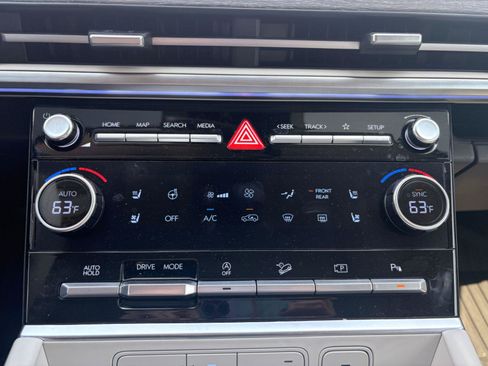 Used 2025 Hyundai Santa Fe Limited w/ Tow & Go Package FWD image 32