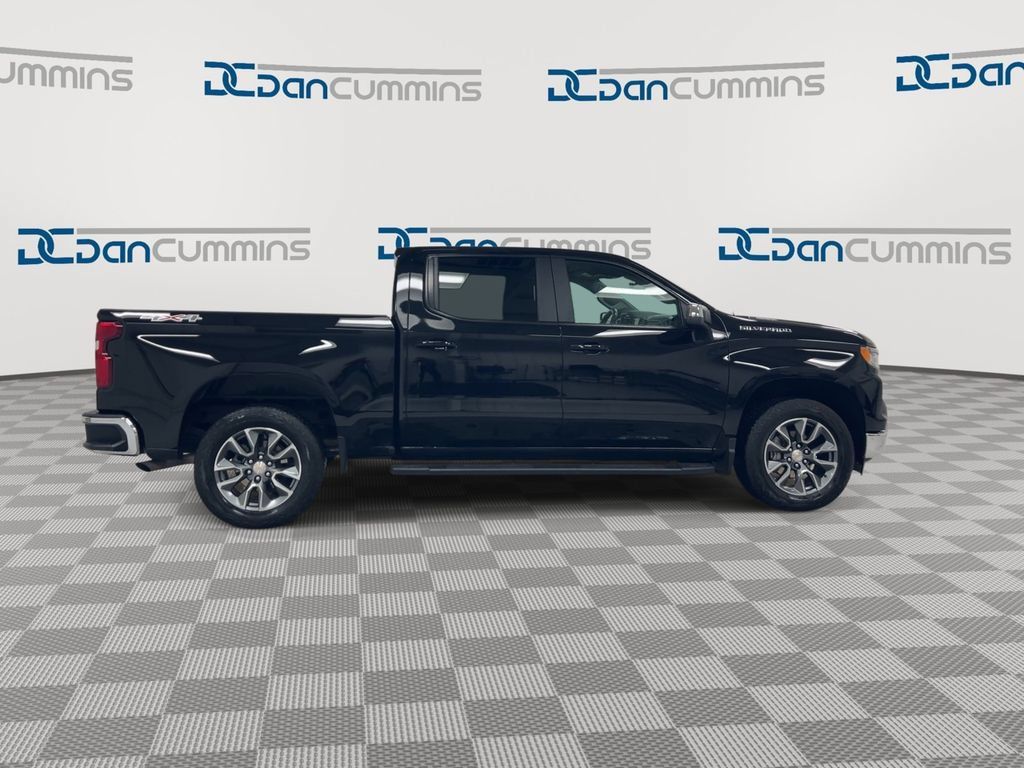 Used 2026 Chevrolet Silverado 1500 LT AWD/4WD image 9