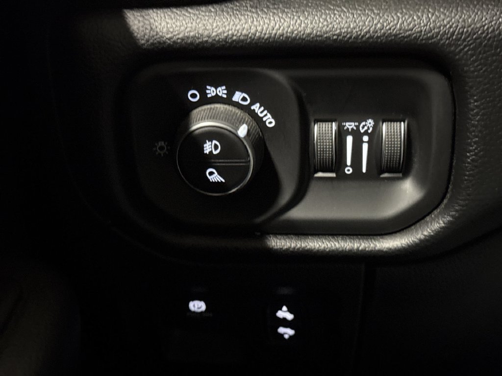 Used 2019 RAM 1500 Big Horn AWD/4WD image 18