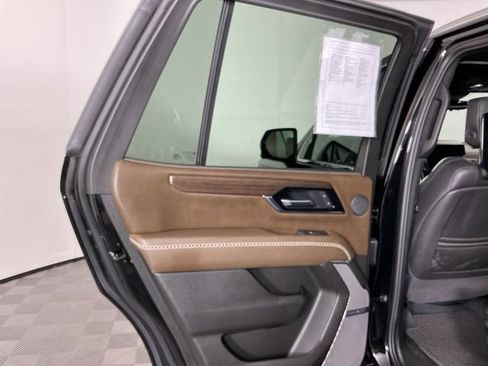 Used 2025 GMC Yukon Denali Ultimate AWD/4WD image 28