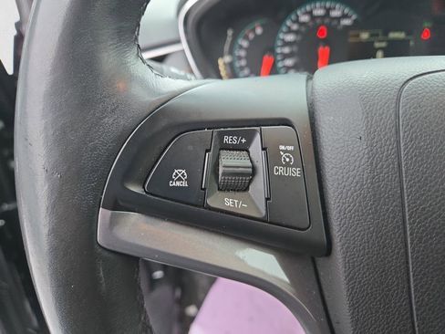 Used 2022 Chevrolet Trax LT w/ LT Convenience Package image 17