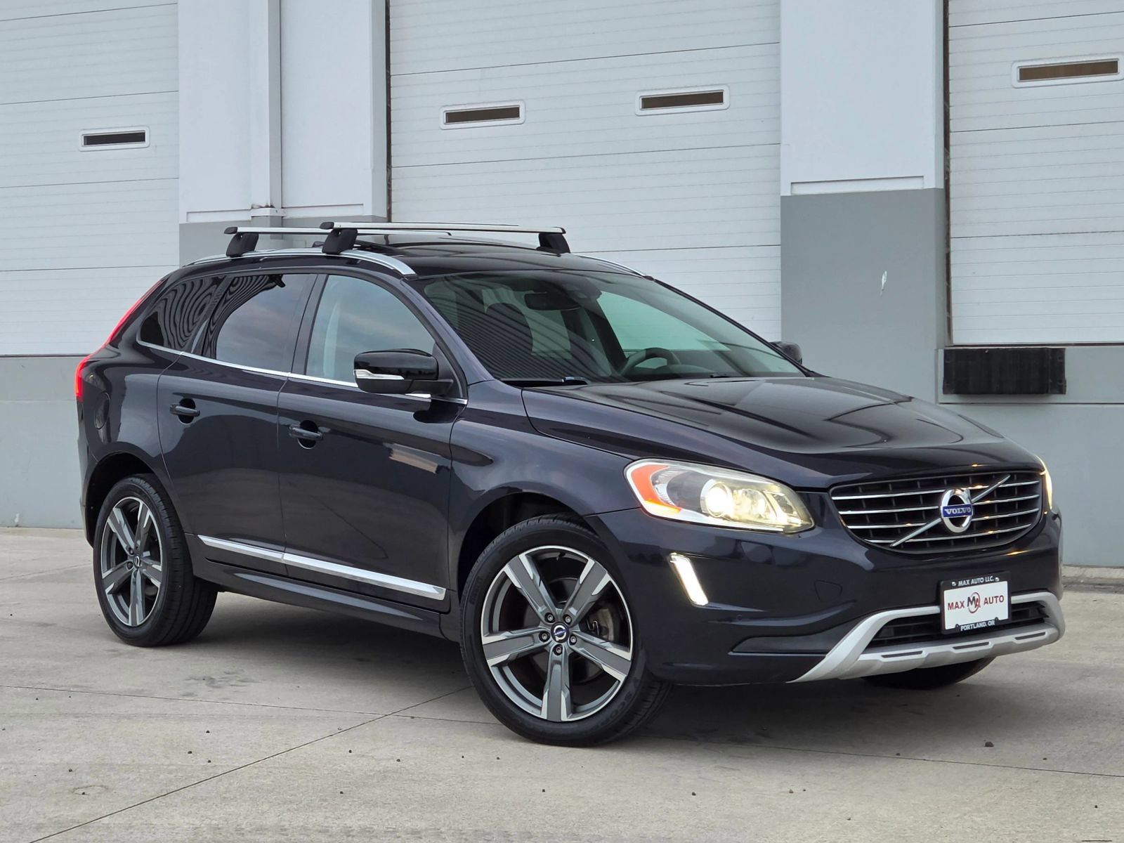 Used 2017 Volvo XC60 T6 Dynamic w/ Preferred Option Package AWD/4WD image 1