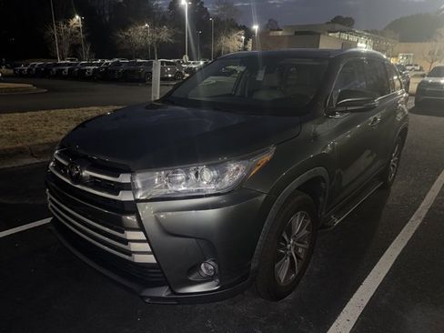 Used 2019 Toyota Highlander XLE image 10