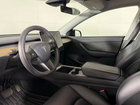 Used 2022 Tesla Model Y Long Range image 15