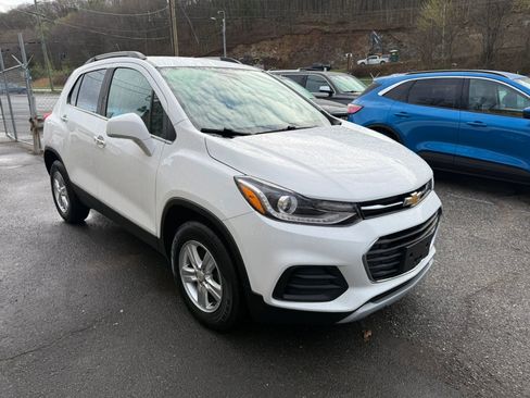 Used 2018 Chevrolet Trax LT w/ LT Convenience Package image 1