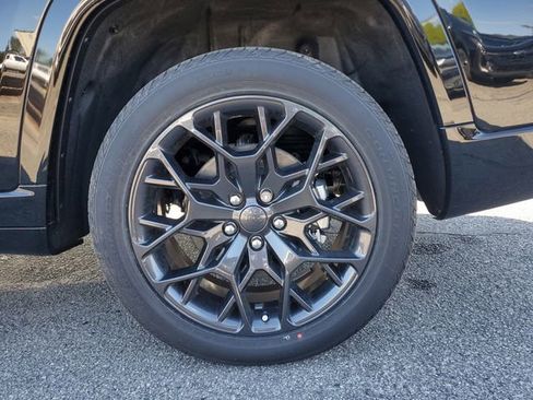 New 2025 Jeep Grand Cherokee L Summit image 11