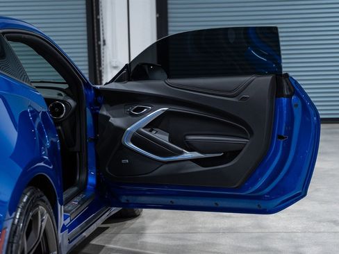 Used 2018 Chevrolet Camaro SS image 32