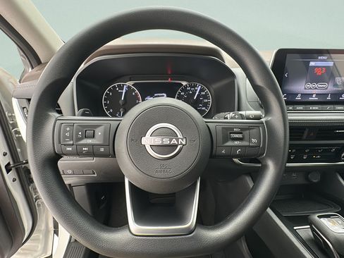 Used 2023 Nissan Rogue S AWD/4WD image 14