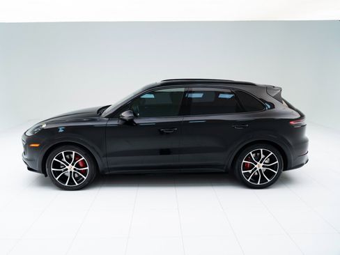 Certified 2023 Porsche Cayenne GTS image 2