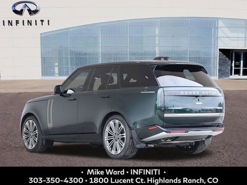 Used 2024 Land Rover Range Rover SE AWD/4WD image 3