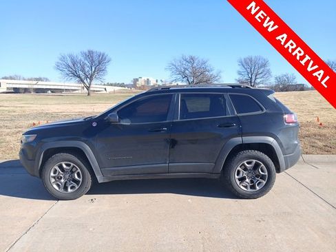 Used 2019 Jeep Cherokee Trailhawk w/ Cold Weather Group image 6
