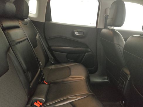 Used 2018 Jeep Compass Latitude image 19