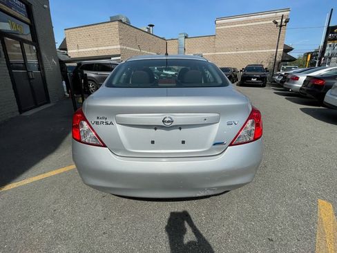 Used 2012 Nissan Versa SV FWD image 4