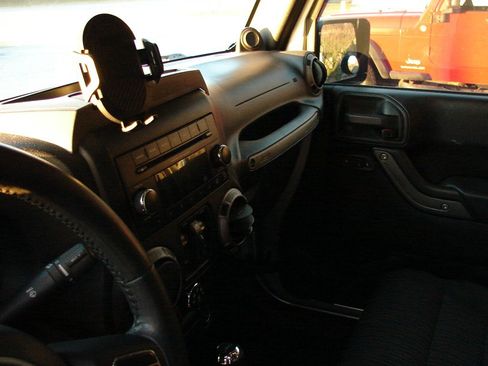 Used 2012 Jeep Wrangler Unlimited Sport image 7