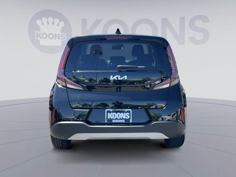 Used 2025 Kia Soul LX FWD image 10
