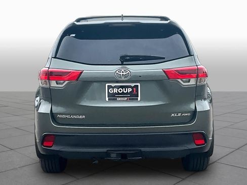 Used 2018 Toyota Highlander XLE AWD/4WD image 4