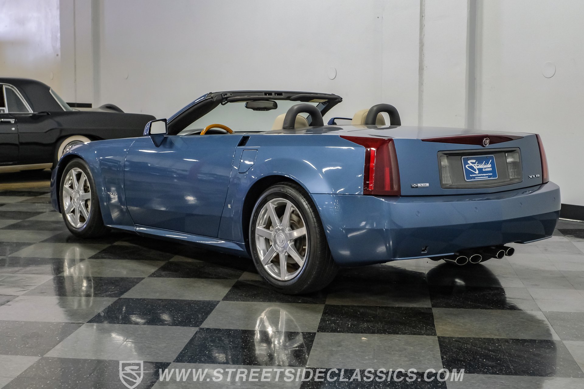 Used 2006 Cadillac XLR RWD image 9