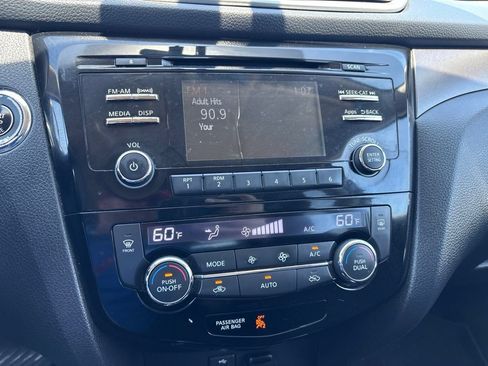 Used 2014 Nissan Rogue SV w/ SV Family Package FWD image 27