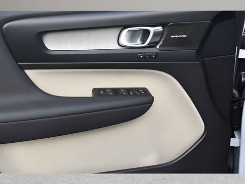 New 2026 Volvo XC40 B5 Plus w/ Protection Package Premier image 25