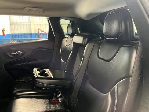 Used 2017 Jeep Cherokee Limited FWD image 18