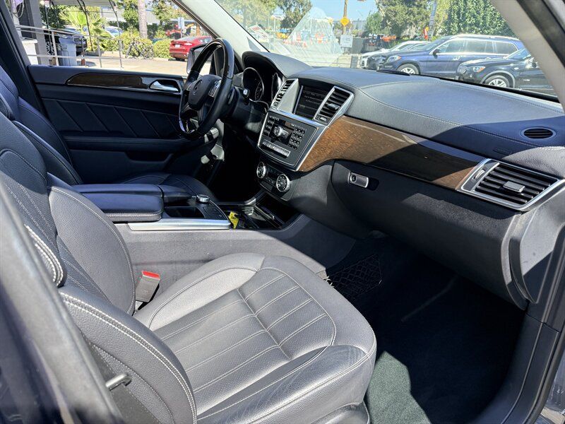 Used 2015 Mercedes-Benz GL 450 4MATIC image 29