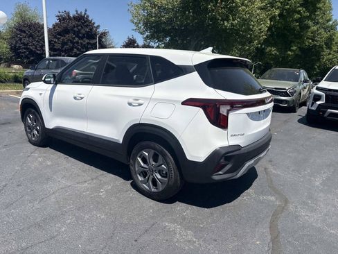 Used 2026 Kia Seltos LX AWD/4WD image 3