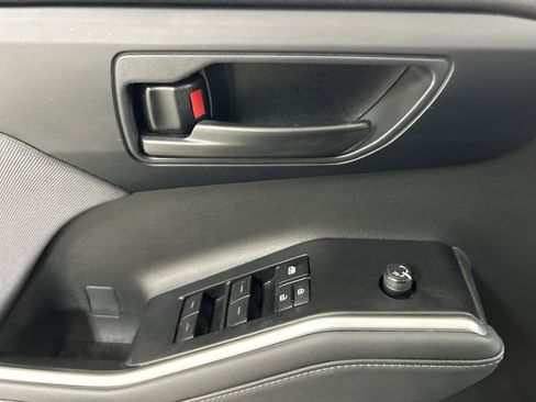 Used 2023 Toyota Highlander LE image 11