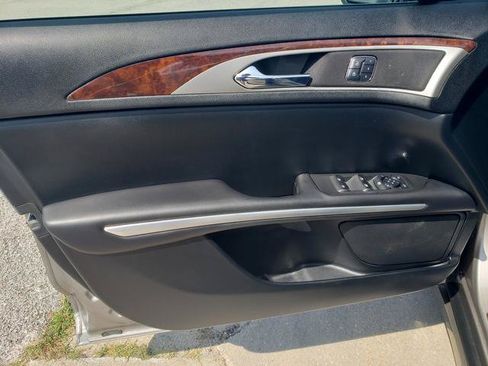 Used 2015 Lincoln MKZ FWD image 10