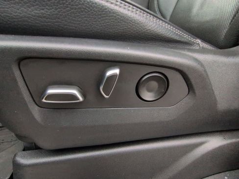 Used 2023 GMC Yukon Denali w/ Denali Reserve Package image 17