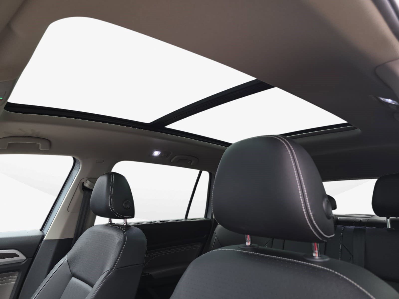 Used 2023 Volkswagen Atlas SE w/ Panoramic Sunroof Package FWD image 26