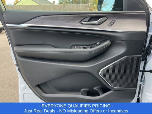 New 2025 Jeep Grand Cherokee Overland w/ Trailer Tow Package image 9