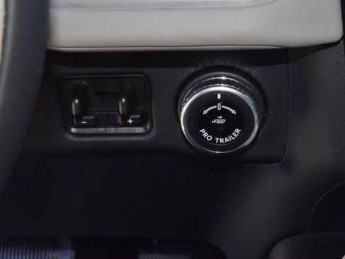 New 2025 Lincoln Navigator Reserve image 33