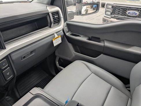 New 2025 Ford F550 4x4 Regular Cab Super Duty image 15