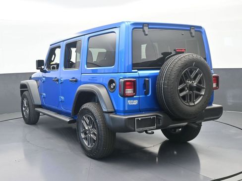 Used 2025 Jeep Wrangler Unlimited Sport AWD/4WD image 4