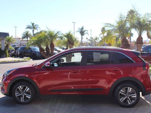 Used 2022 Kia Niro EX image 6