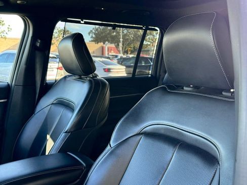 Used 2024 Jeep Grand Cherokee L Limited w/ Luxury Tech Group II image 18