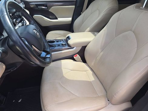 Used 2020 Toyota Highlander Limited w/ Protection Package #3 AWD/4WD image 16