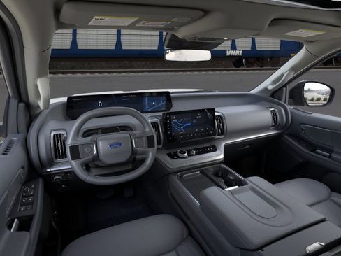 New 2025 Ford Expedition Active image 9