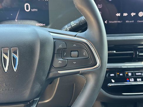 Used 2024 Buick Envista Avenir FWD image 29