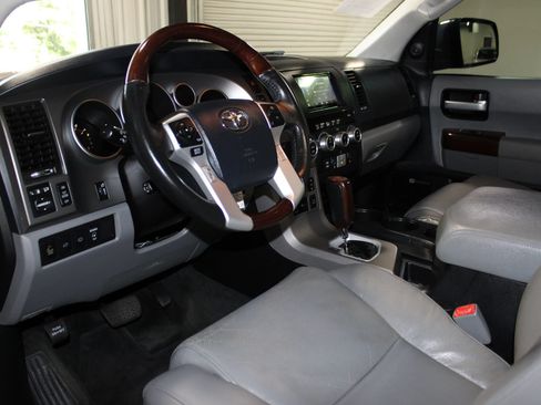 Used 2014 Toyota Sequoia Platinum RWD image 22