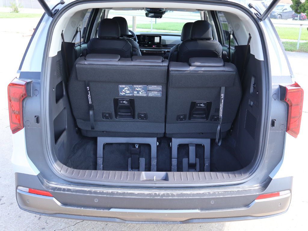 New 2027 Kia Carnival EX w/ Dark Edition Package FWD image 9