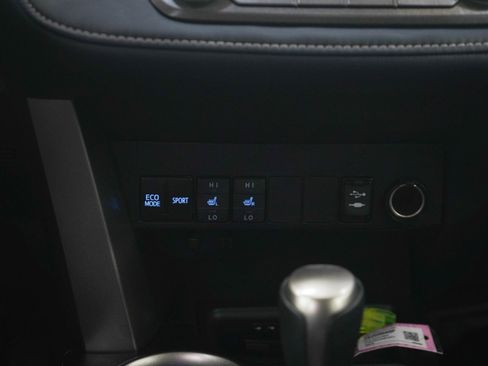 Used 2013 Toyota RAV4 Limited AWD/4WD image 19