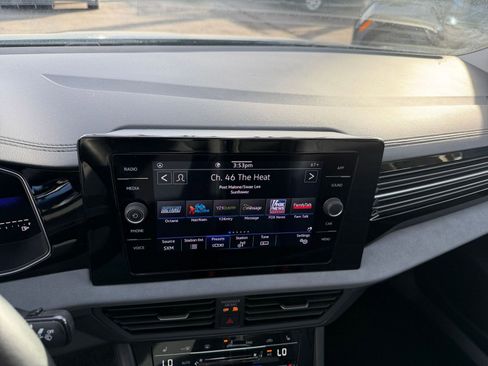 Used 2025 Volkswagen Jetta SE image 20